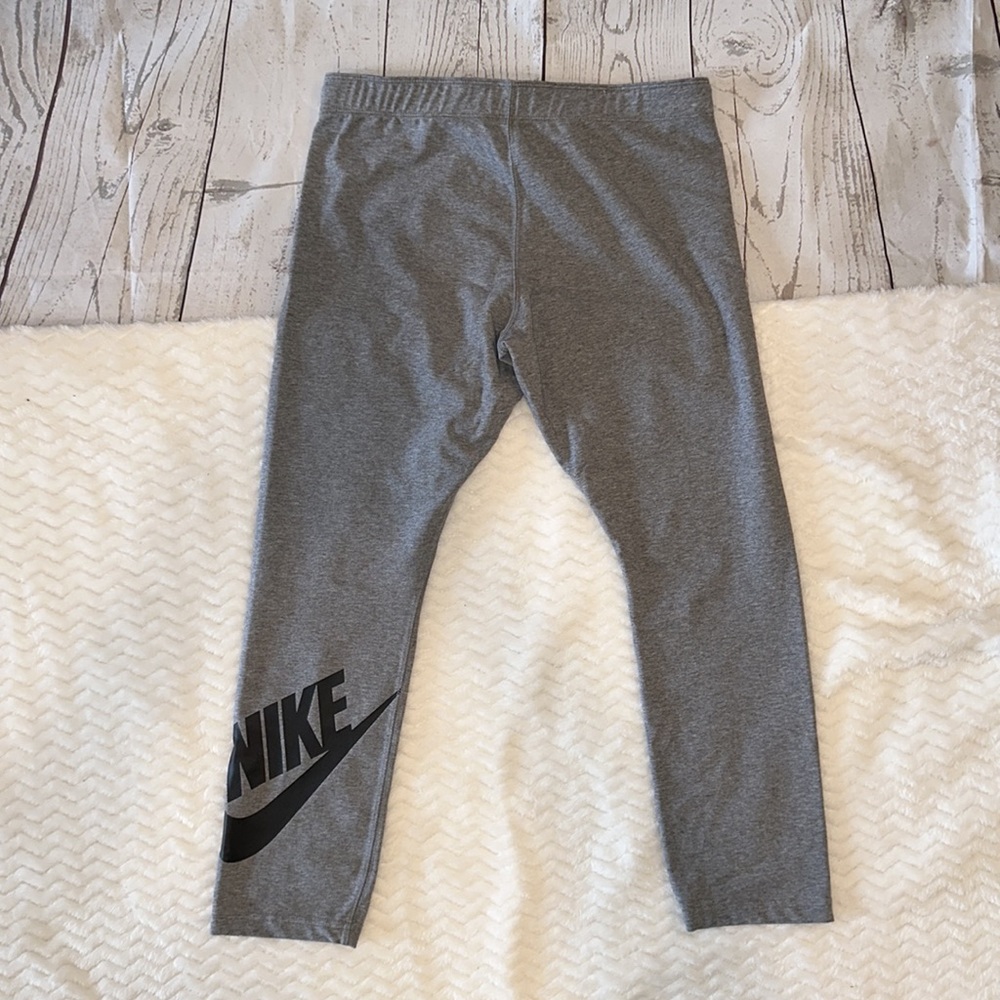Nike Gray Cropped Capri Leggings Stretch Pants Size Medium - Picture 7 of 10